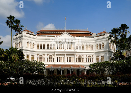 Il Raffles Hotel, ingresso principale e facciata su Beach Road, Singapore Foto Stock