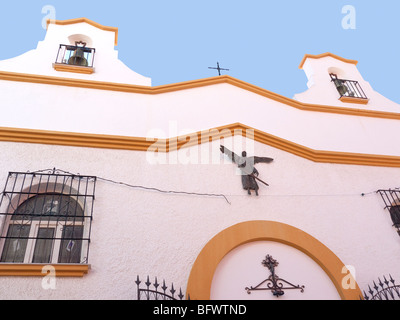 La chiesa sulla Calle San Miguel a Torremolinos, Andalusia nel Sud della Spagna Foto Stock