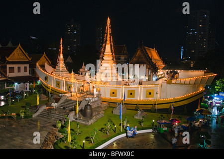 Asalha Puja Holiday, Buddha giorno, tempio Wat Yan Nawa, Bangkok in Thailandia. Foto Stock