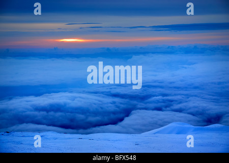 Mattina twilight sul Mauna Kea vulcano, il punto più alto in Hawaii, 13796', la Big Island delle Hawaii Foto Stock