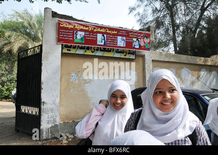Scuole egiziane hanno molti influenza suina misure di prevenzione come poster dentro e fuori la scuola Foto Stock