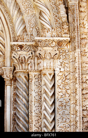 Gotica catalana di colonne di stile ( 1430) di Antonio Gambara, Cattedrale di Palermo, Sicilia Foto Stock