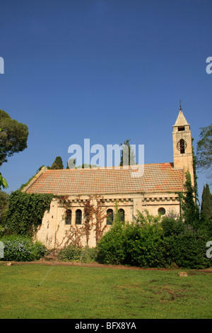 Israele, Alonim colline. La vecchia chiesa in Alonei Aba, sito della colonia Templer Waldheim Foto Stock