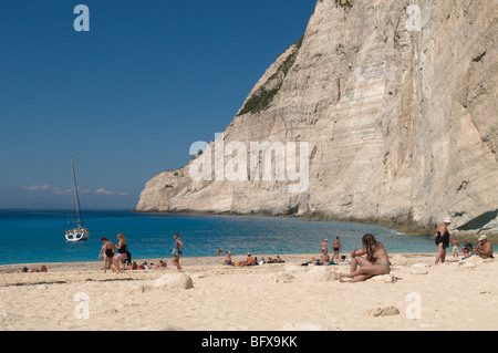 La Grecia. Zante. Zante, isola di Zante. Isola greca. Ottobre. Sulla spiaggia di Smuggler's Cove, Shipwreck Cove, Ag. Georgiou, Navagio. Foto Stock