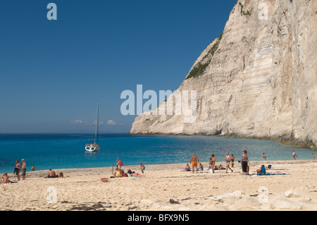 La Grecia. Zante. Zante, isola di Zante. Isola greca. Ottobre. Sulla spiaggia di Smuggler's Cove, Shipwreck Cove, Ag. Georgiou, Navagio. Foto Stock