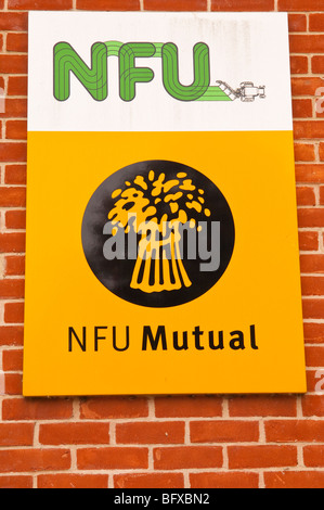 Un NFU segno reciproco al di fuori dell'ufficio in Halesworth,Suffolk, Regno Unito Foto Stock