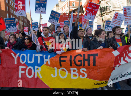 Disoccupazione in ogni tempo elevata, studenti marzo a Londra per la lotta per i posti di lavoro, la gioventù a programmi di formazione e libera le tasse. 28.11.09 Foto Stock