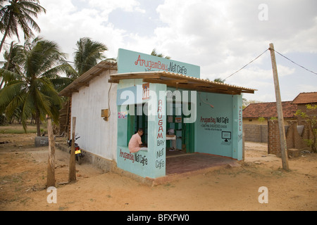 Internet cafe, Arugam Bay. Lo Sri Lanka. Foto Stock