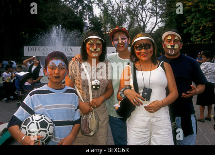 Popolo messicano, famiglia, il parco di Chapultepec, Città del Messico, del Distretto Federale, Messico Foto Stock