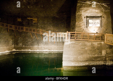 Il Erazm Barącz Camera / Erazm Baracza camera e lago sotterraneo nelle miniere di sale di Wieliczka. Vicino a Cracovia in Polonia. Foto Stock