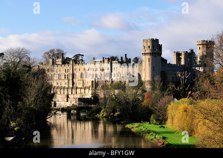 Il Castello di Warwick e il fiume Avon Warwickshire Foto Stock