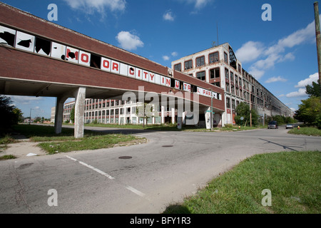 Detroit, Michigan - ex Packard fabbrica di Detroit del lato est è stato chiuso per più di cinquant'anni. Foto Stock