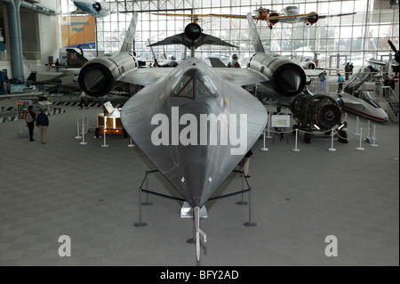 Vista frontale di un Lockheed M-21 Blackbird sul display statico nella Grande Galleria del Museo del Volo, Boeing Field, Seattle Foto Stock