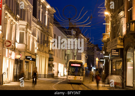 Street scene in notturna a Gand; Belgio, Europa Foto Stock