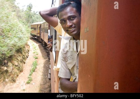 Sri Lanka, la principale stazione ferroviaria est da Colombo nel paese collinare, attraverso Kandy, Nanu Oya, per Nuwara Eliya e Ella di Badulla Foto Stock