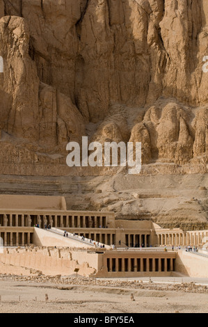 Tempio della Regina Hapshetsut vicino a Luxor Egitto Foto Stock
