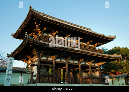 Ninnaji è uno di Kyoto più interessanti di templi, un sito Patrimonio Mondiale dell'UNESCO Foto Stock