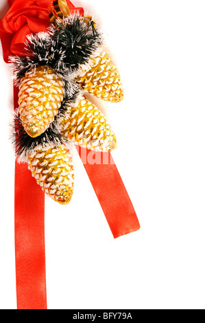 Red decorativo decorazione di Natale su sfondo bianco Foto Stock