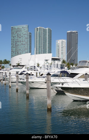 Barche a Miami Bayside Marina, Florida Foto Stock