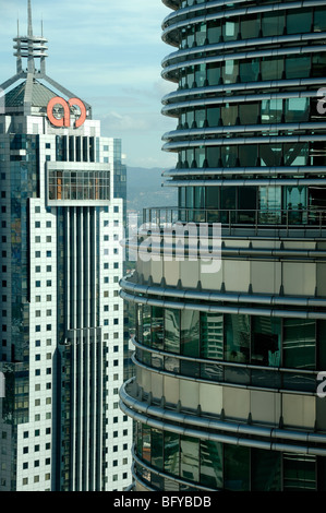 Banca Arab-Malay, uffici o blocco di ufficio, & Torri Petronas, KLCC o il centro cittadino di Kuala Lumpur, Kuala Lumpur, Malesia Foto Stock