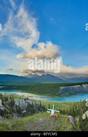 Memorial marcatore, Bighorn Deserto vicino a Nordegg, Alberta, Canada Foto Stock