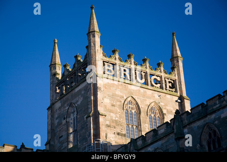 Robert the Bruce commemorato sulla sommità di Dunfermline Abbey, Fife, Scozia Foto Stock