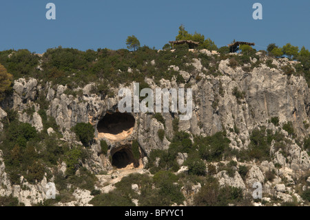 La Grecia. Zante. Zante. Isola greca. Ottobre. Due piani grotta di Damianos in Agala (Agalas). A sud-ovest di isola. Foto Stock