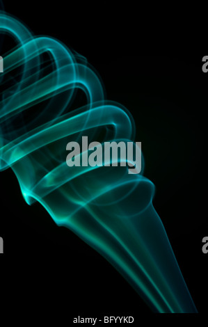 Fumo colorato, forme diverse figure e colori su sfondo nero. Foto Stock