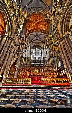 Beverley Minster altare mostra l altare con il soffitto a volta e le finestre al piombo. Foto Stock