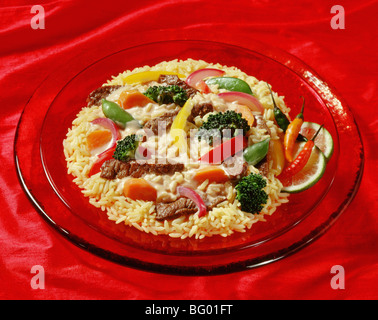 Carne tailandese curry stir fry sul riso Foto Stock