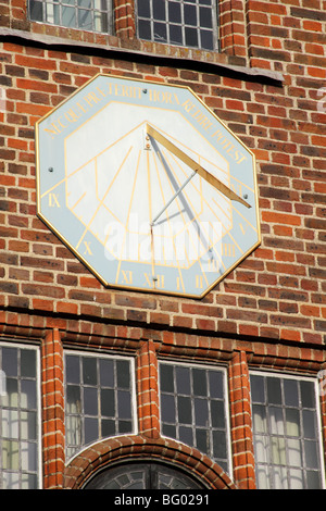 Closeup meridiana orologio sul Municipio Watlington Oxfordshire Foto Stock