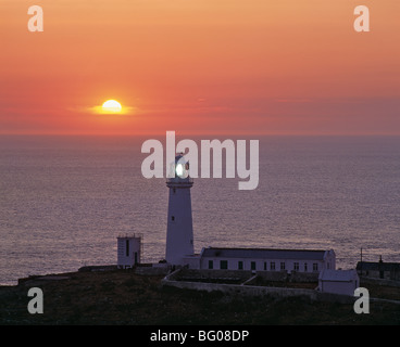 Sud pila faro sulla punta occidentale di Isola Santa, Anglesey, Galles del Nord, Regno Unito, Europa Foto Stock