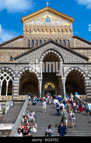 La parte anteriore della Cattedrale di Amalfi, Italia Foto Stock