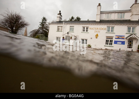 Il bordo dell'acqua Hotel a Ambleside,sommerso dalla devastante Novembre 2009 Inondazioni in Cumbria, Regno Unito. Foto Stock