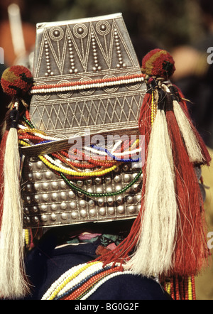 Copricapo di Akha Hill Tribe donna, Thailandia del Nord Asia sud-orientale, Asia Foto Stock