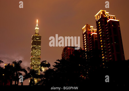 Taipei 101 al tramonto, Taipei, Taiwan, Asia Foto Stock