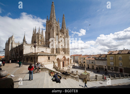 Esterno della cattedrale dal nord-ovest, Burgos, Sito Patrimonio Mondiale dell'UNESCO, Castilla y Leon, Spagna, Europa Foto Stock