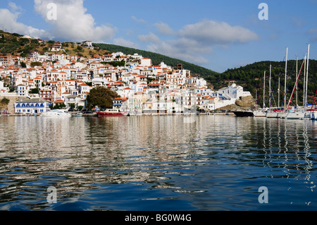 Città di Skopelos, Skopelos, Isole Sporadi, isole greche, Grecia, Europa Foto Stock