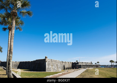 L'esterno coquina pareti dello storico Castillo de San Marcos, St Augustine, Florida, Stati Uniti d'America Foto Stock