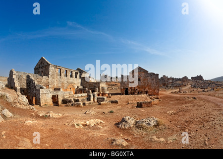 Serjilla è una delle città morte in Siria. Unico tra i Roman / rovine bizantine e improvvisamente abbandonate nel passato. Foto Stock