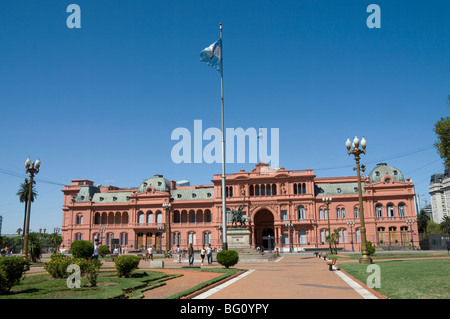La Casa Rosada (Palazzo Presidenziale) Eva Peron (Evita) apparso sulla mano sinistra balcone, Plaza de Mayo, Buenos Aires, Argentina Foto Stock
