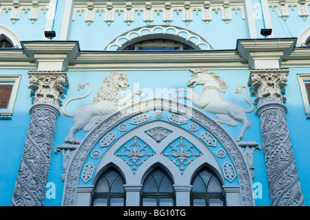 In stile gotico della facciata della stampa sinodale House, Nikolskaya Ulitsa, Mosca, Russia, Europa Foto Stock