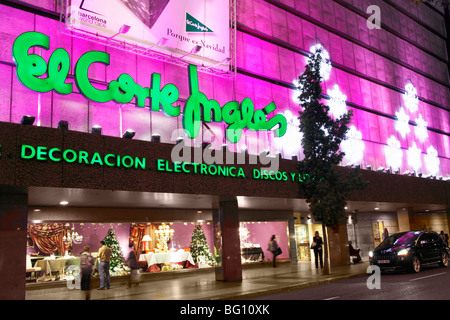 " El Corte Inglés" department store in Spagna a Natale. Foto Stock