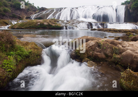 Una cascata a Huangguoshu Falls, Guizhou, Cina e Asia Foto Stock