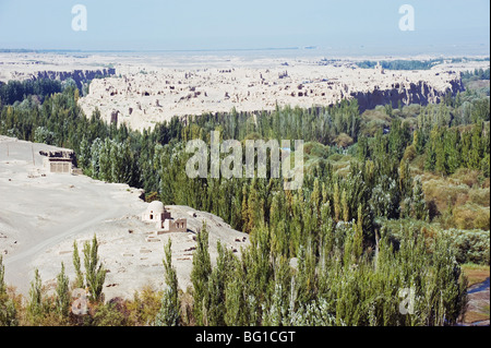 Una città in rovina di Jiaohe, in Turpan sulla via della seta, Sito Patrimonio Mondiale dell'UNESCO, provincia dello Xinjiang, Cina e Asia Foto Stock