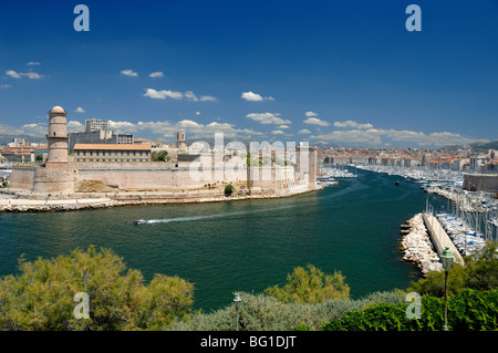 Skyline della città o Vista panoramica sul Forte Saint Jean e il Porto Vecchio o il Porto Vecchio di Marsiglia, dal Parc du Pharo, o Pharo Park, Francia Foto Stock