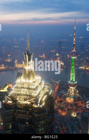 Jinmao e Pearl torri e lo skyline di Pudong, Shanghai, Cina e Asia Foto Stock