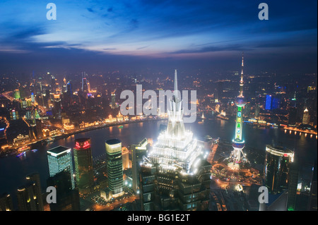 Jinmao e Pearl torri e lo skyline di Pudong, Shanghai, Cina e Asia Foto Stock