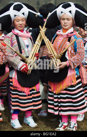 Long Horn Miao donne a capodanno nuovo anno lunare festival celebrazioni in Sugao villaggio etnico, Guizhou, Cina e Asia Foto Stock