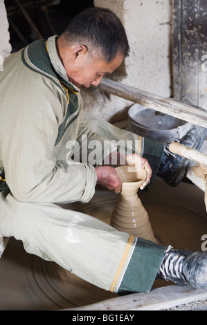 E Qing Ming antica fabbrica di ceramiche, Jingdezhen città, provincia di Jiangxi, Cina e Asia Foto Stock